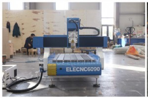 Mini 6090 ホビーウッド CNC マシンが米国に納入 