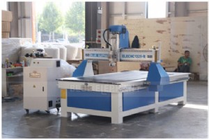 回転装置付き 1325 木製 CNC ルーター – ガイアナのジョージタウンに納入 