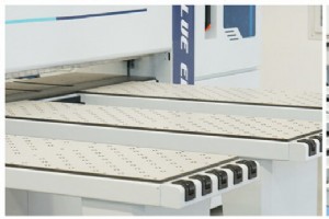 インテリジェント 330B コンピュータビームソーがシンガポールに納入される 