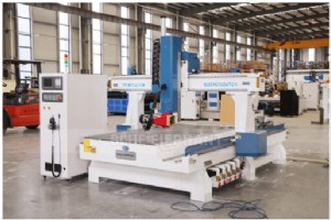 ロータリー 4 軸 1325 ATC CNC マシンをスウェーデンに輸出 – 高度な木工ソリューション 