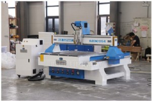 高品質 1313 回転軸 CNC ルーターがペルーに納入 