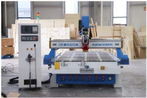手頃な価格の 1530 ATC CNC 5×10 木工機械がオランダのロッテルダムに出荷 