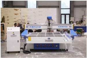 ブルーエレファント、信頼性の高い 1530 回転軸 CNC 木工機械をモンテネグロに出荷 