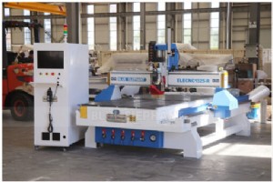 Blue Elephant CNC の人気の 1325 回転軸 4x8 ルーターがカタールのドーハに出荷開始 