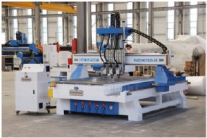 Blue Elephant の回転装置付きプレミアム マルチヘッド 1325 ウッド CNC ルーター – ニュージーランドのオークランドに出荷中 