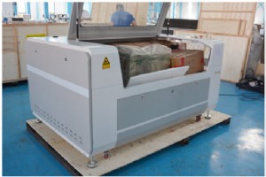 手頃な価格の 1390CO₂ レーザー カッターをリトアニアのビリニュスに納入 – 品質とサポートを保証 