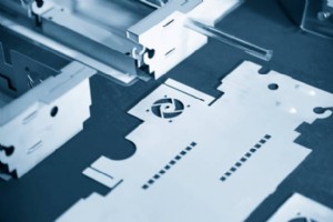 ファイバー vs. CO₂ レーザー カッター:ニーズに適したマシンの選択 