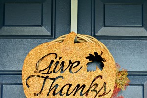 感謝祭のお祝いを盛り上げる 10 のクリエイティブなレーザーカットのアイデア 