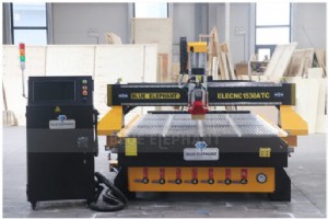 ハンガリーに納入:1530 ATC 3 軸および 1530 4 スピンドル ロータリー CNC 木工機械 