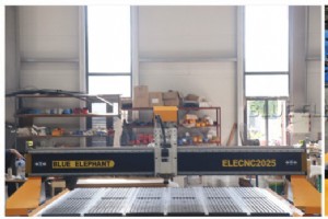 2025 CNC ルーターがコロンビアのブエナベントゥラに納入 – Blue Elephant のカスタム ソリューション 