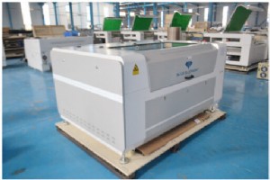 手頃な価格の 1390 CO₂ レーザー カッター – 米国エルパソへ確実に配送 