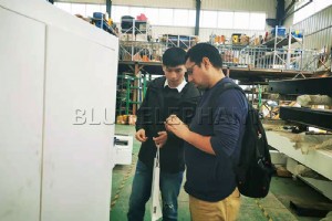 Приветствуем египетских клиентов на нашем заводе:испытайте фрезерный станок с ЧПУ 2060 ATC 