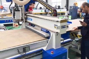 米国のお客様を当社の CNC イノベーション工場にご招待します 