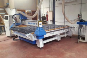 スペインの顧客が当社の 2030 CNC マシンの精度と多用途性を称賛 