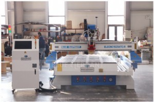 1525 ATC 回転軸木製 CNC ルーターがザンビアのルサカに納入 