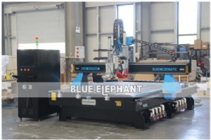 ラテラルスピンドルを備えた2030 ATC CNCマシンがブラジルのサントスに納入 