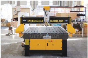 プレミアム 1325 CNC 4 ×8  ウッドルーターがアンティグア州セントジョンズに納入 