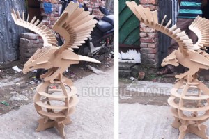 孟加拉国客户在创意拼图项目中展示带旋转装置的 4x8 数控木工机 