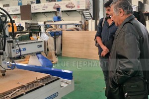 当社のマルチスピンドル木工ソリューションを探索するイスラエルのクライアントを歓迎します 