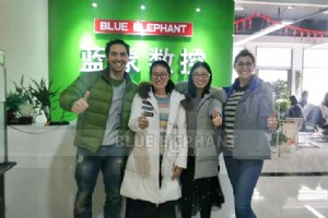 ニュージーランドのお客様が当社の 1325 マルチスピンドル CNC 木材切断機を選択 