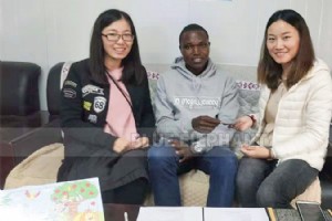 Un ingénieur rwandais commande 1 530 machines de découpe de bois à 4 axes à Blue Elephant 