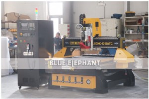 Blue Elephant 1212 ATC CNC 木工機械:金型生産のためにタイに納入 