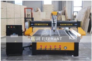 1325 4×8 回転軸 CNC 木材切断機 – エクアドルへのプレミアム輸出 