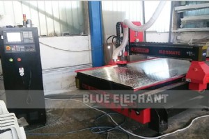 スロベニアの 1530 3 軸 ATC 木工機械に関するエキスパート オンライン トレーニング 