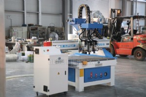 1212 マルチヘッド CNC 木材切断機がドイツに出荷 – 高精度デスクトップ ソリューション 