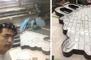 日本の広告専門家向けの信頼できる 3 軸 CNC 木工機械 