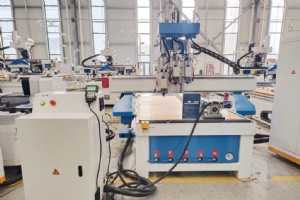 1325-3S CNC 木材切断機:インドでの納入準備完了 