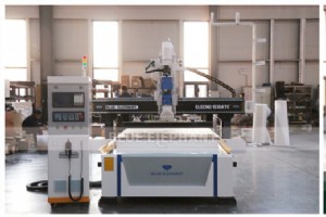 ニュージーランドへの配送:1530 ATC CNC ルーター &6132Y CNC パネルソー 