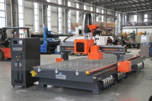 2060 カルーセル ATC CNC ルーター オマーンに出荷 – 木工に最適 