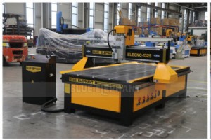 ELE1325 家具用 CNC 木材切断機 – 優れた品質でサウジアラビアに納入 