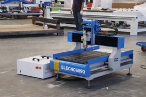 小型の 6090 CNC ルーターが趣味の木工芸品としてニュージーランドに出荷されました 