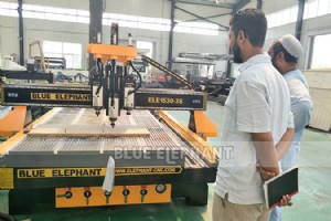 ケニアのお客様向け 1530 空気圧システム 3 スピンドル CNC ルーターに関する包括的なトレーニング 