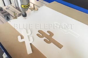 フランスのクライアントからの 6090 CNC ルーターに対する肯定的なフィードバック 