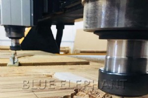 金属および木材用のプロフェッショナル CNC 彫刻機:精度と耐久性 