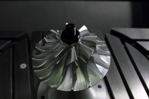 角度フライス加工:高精度製造のための定義、操作、および種類 