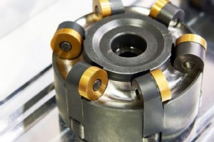 正面フライス加工の説明:定義、プロセス、種類、および他のフライス加工操作との違い 