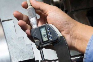 CNC フライス加工をマスターする:精密機械工のためのプロフェッショナル ガイド 