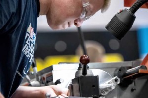 CNC メンテナンス技術者としてのキャリアへの道 