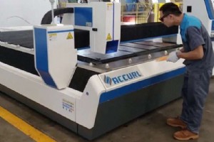 CNC 機械の安全な操作:機械工のための総合ガイド 