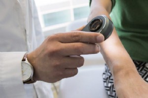 KI übertrifft erfahrene Dermatologen bei Hautkrebs-Erkennungsgenauigkeit