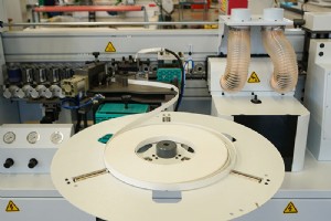 5 Kantenanleim-Materialien für moderne Möbel: Haltbarkeit, Design, Nachhaltigkeit