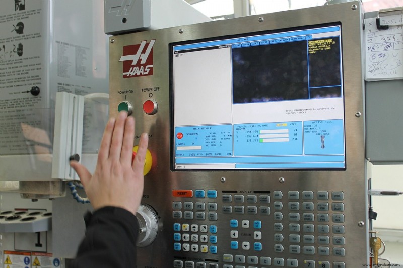 機械工場の安全性 101:スマートかつ安全に作業するための専門家のヒント 