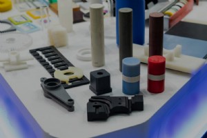Urethan-Guss vs. Spritzgießen: Ein Design-for-Manufacturability (DFM) Leitfaden