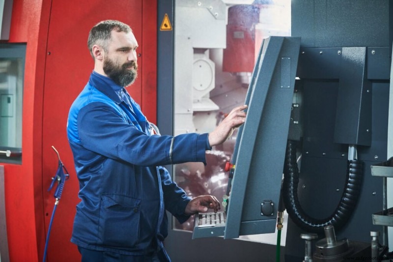 CNC-machinekosten en interne versus outsourcing:wat ingenieurs moeten weten 