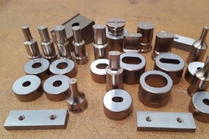 Stempel & Matrize Spalt Leitfaden: Optimale Spalte für Baustahl, Edelstahl & Aluminium wählen